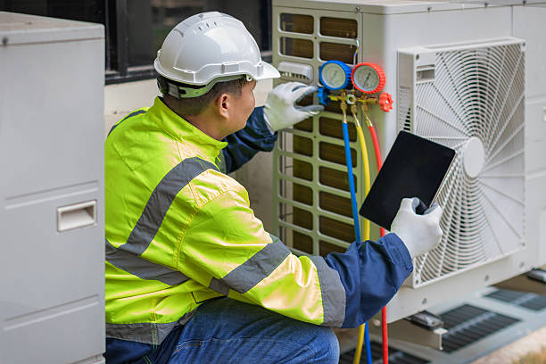 Professional Hvac technician working in Lavon, TX